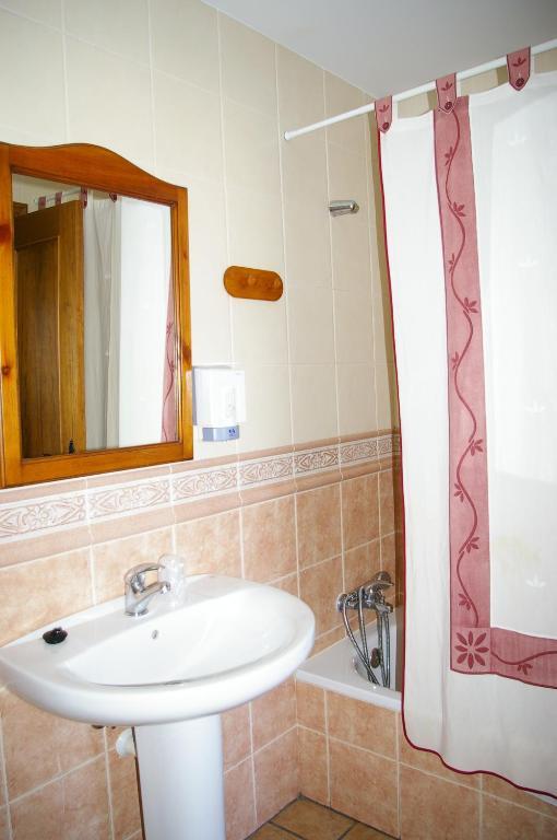 Hosteleria Santa Cruz Санта-Крус-де-ла-Серос Номер фото